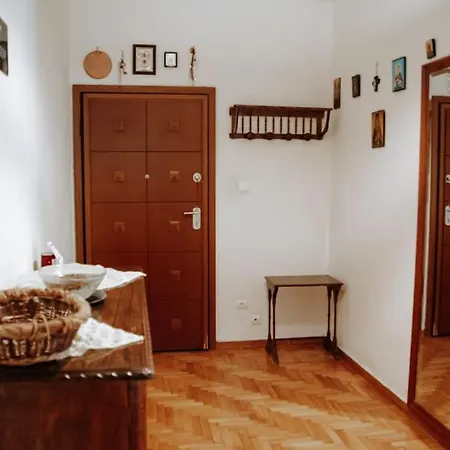 Apartment By The Athens